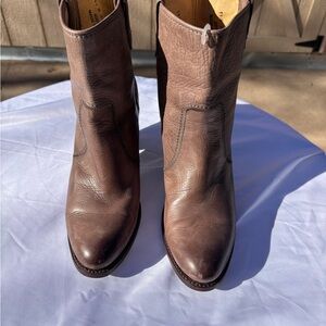 Frye Mustang Stitch Short Riding Boots Women's Taupe color  Size 11